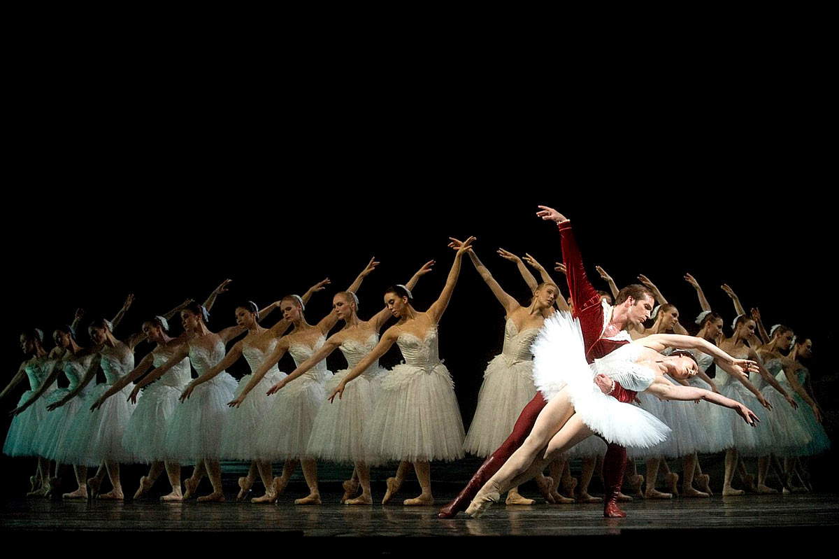swan lake chaikovsky